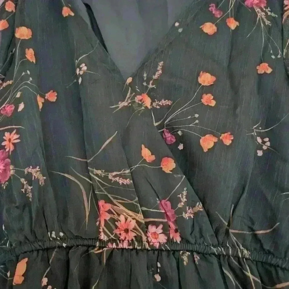 Green floral dress size medium  with long sleeves - Picture 3 of 7